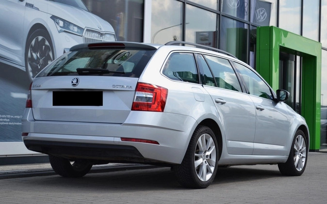 Skoda Octavia cena 66500 przebieg: 136078, rok produkcji 2019 z Słupsk małe 154